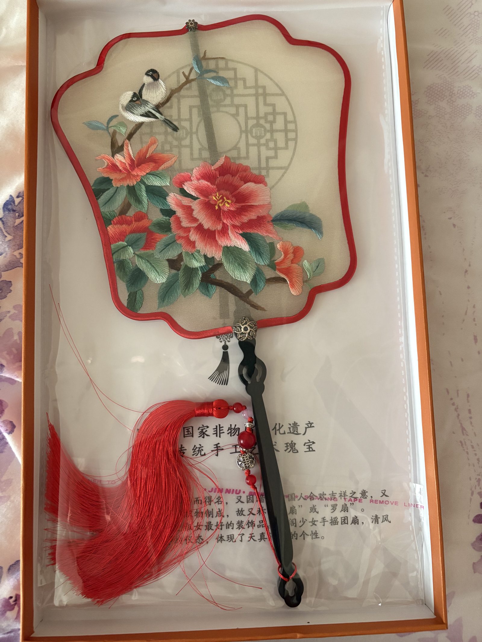 蘇繡非遺工藝 ─ 水晶柱擺件